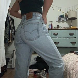 Levi’s boyfriend jeans